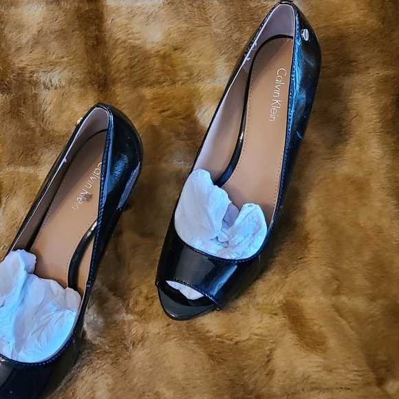 Shoes - Picture 4 of 4